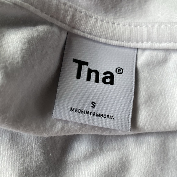 2 X TNA CROPPED WHITE TEE and WHITE CROPPED COLLARD SHIRT SIZE S . - Picture 5 of 14